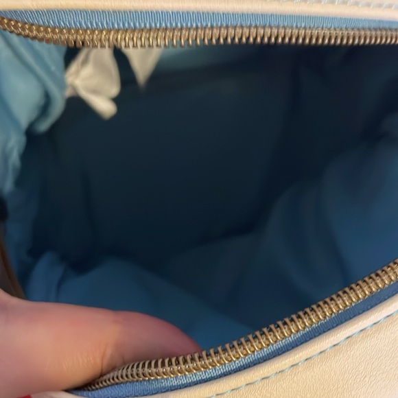 Winnie the Pooh loungefly bag - Picture 3 of 5